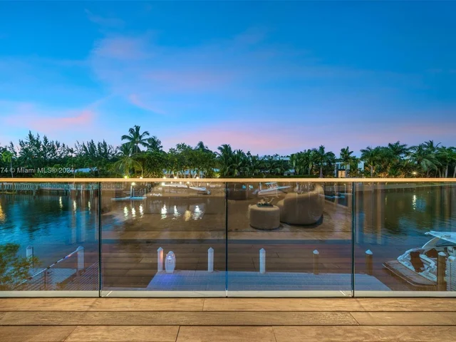 1011 W 48th St - Ritz Carlton Residences, Miami Beach FL 33140