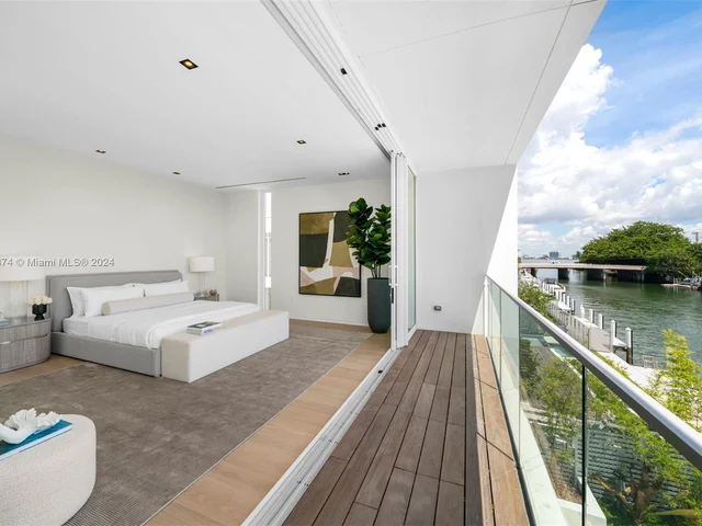 1011 W 48th St - Ritz Carlton Residences, Miami Beach FL 33140