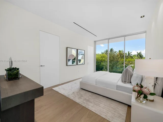 1011 W 48th St - Ritz Carlton Residences, Miami Beach FL 33140