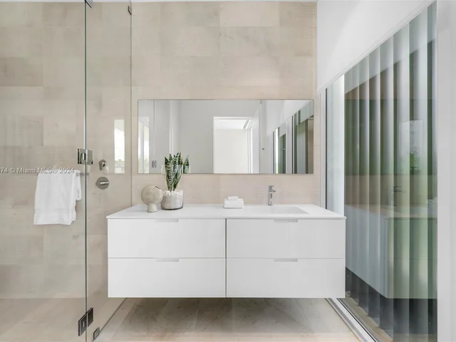 1011 W 48th St - Ritz Carlton Residences, Miami Beach FL 33140