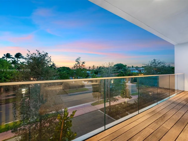 1011 W 48th St - Ritz Carlton Residences, Miami Beach FL 33140