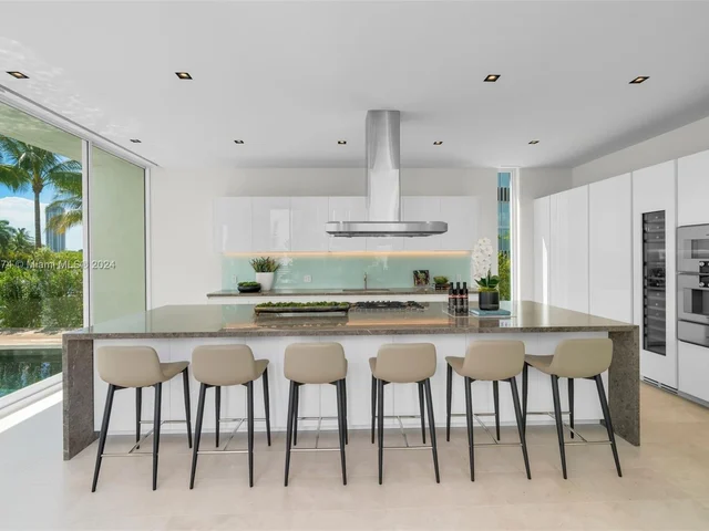 1011 W 48th St - Ritz Carlton Residences, Miami Beach FL 33140