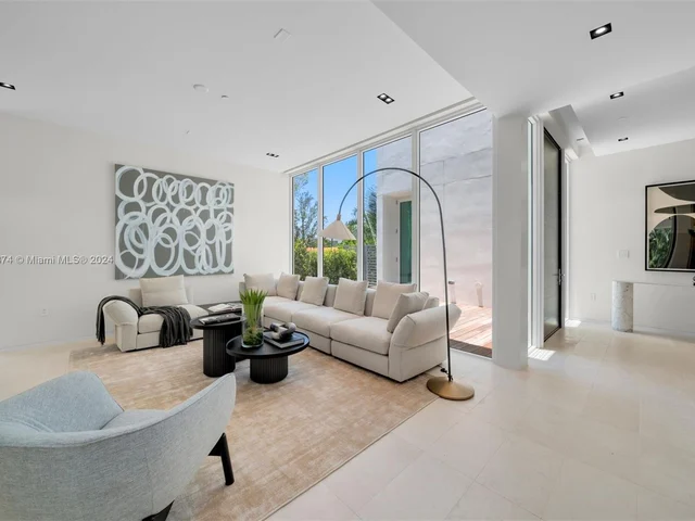 1011 W 48th St - Ritz Carlton Residences, Miami Beach FL 33140