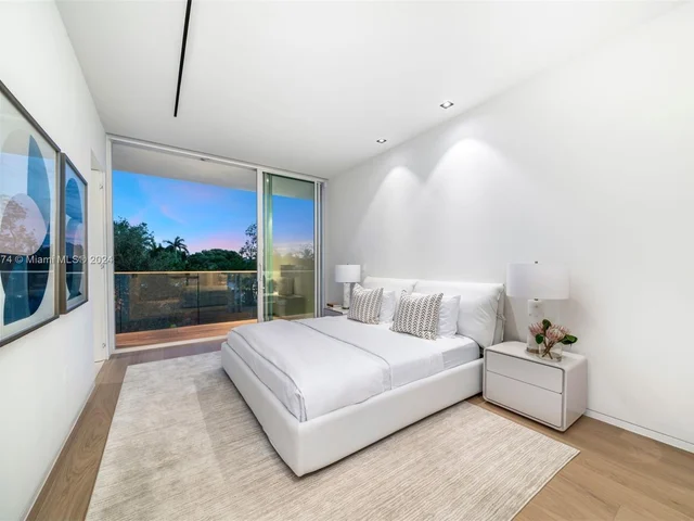 1011 W 48th St - Ritz Carlton Residences, Miami Beach FL 33140