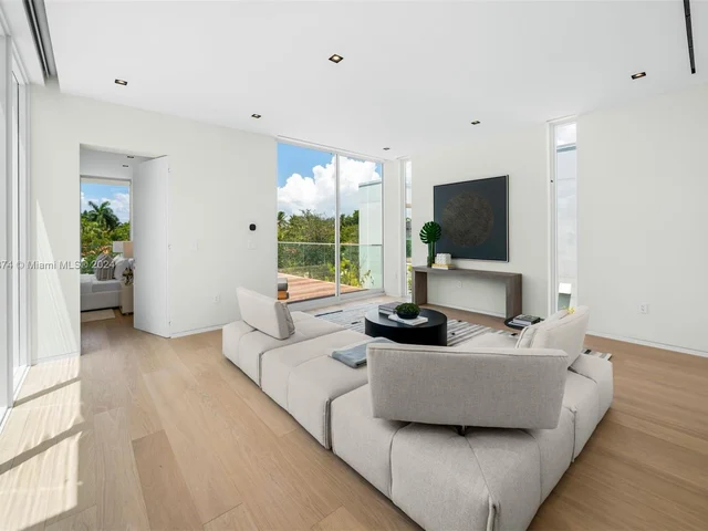 1011 W 48th St - Ritz Carlton Residences, Miami Beach FL 33140