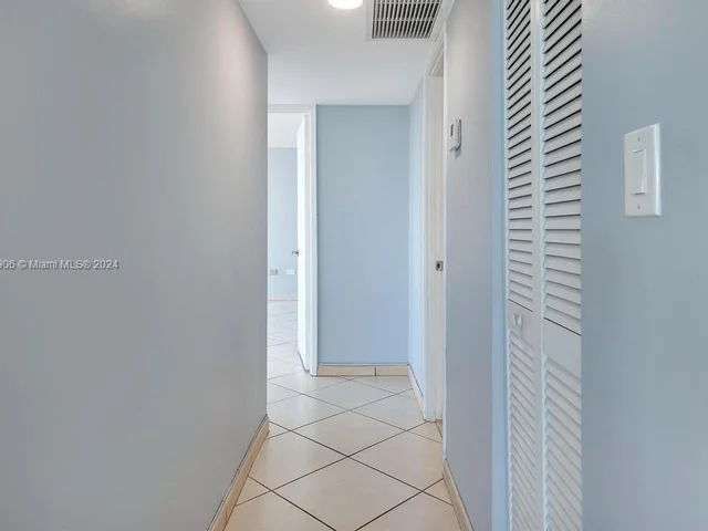 7135 Collins Ave # 615, Miami Beach FL 33141