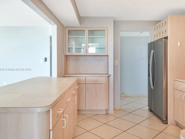 7135 Collins Ave # 615, Miami Beach FL 33141