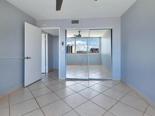 7135 Collins Ave # 615, Miami Beach FL 33141