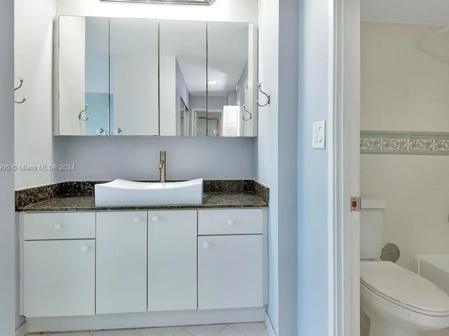 7135 Collins Ave # 615, Miami Beach FL 33141