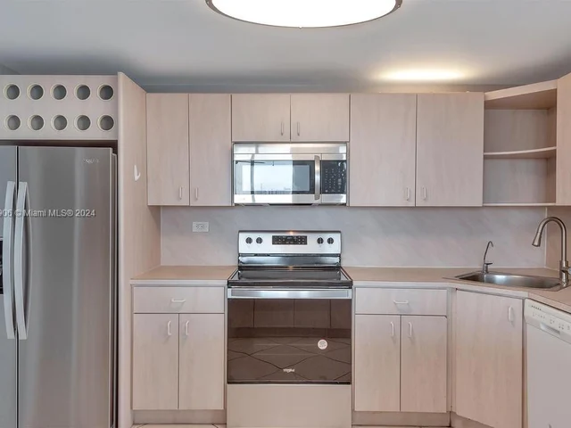 7135 Collins Ave # 615, Miami Beach FL 33141