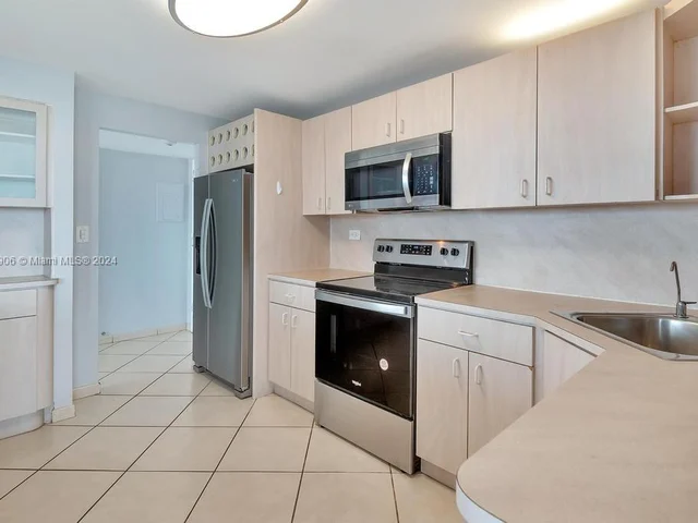 7135 Collins Ave # 615, Miami Beach FL 33141