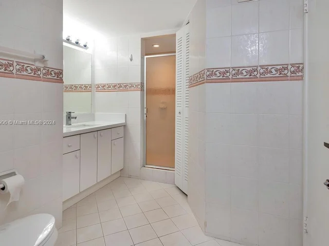 7135 Collins Ave # 615, Miami Beach FL 33141