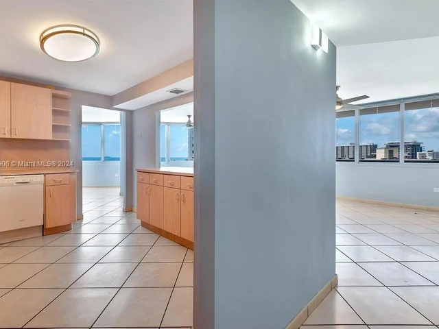 7135 Collins Ave # 615, Miami Beach FL 33141