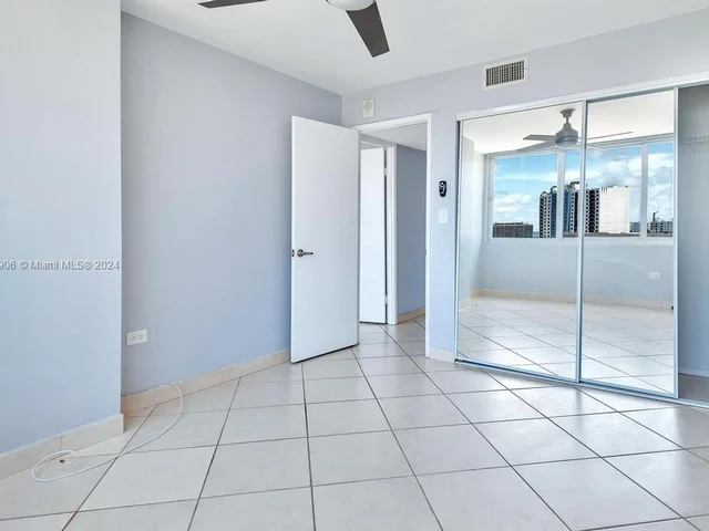 7135 Collins Ave # 615, Miami Beach FL 33141