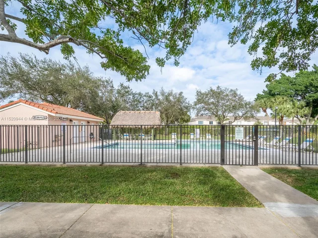 16666 Greens Edge Cir # 62, Weston FL 33326