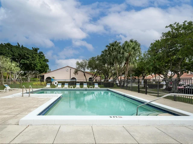 16666 Greens Edge Cir # 62, Weston FL 33326