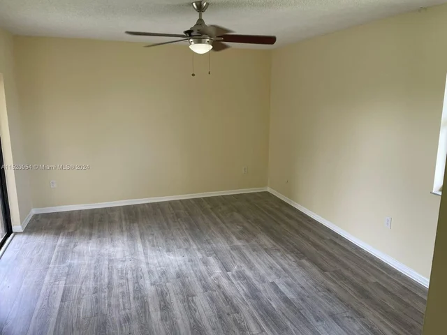 461 Ives Dairy Rd # 2, Miami FL 33179