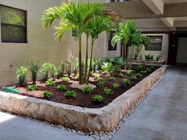 461 Ives Dairy Rd # 2, Miami FL 33179