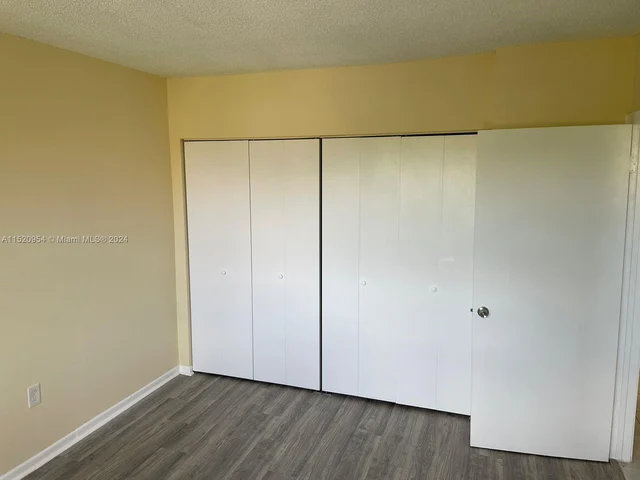 461 Ives Dairy Rd # 2, Miami FL 33179