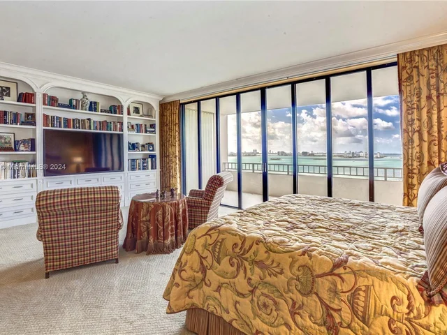 11113 Biscayne Blvd, Miami FL 33181