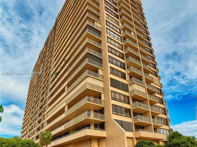 11113 Biscayne Blvd, Miami FL 33181