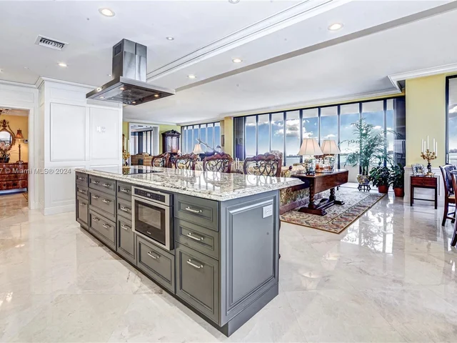 11113 Biscayne Blvd, Miami FL 33181