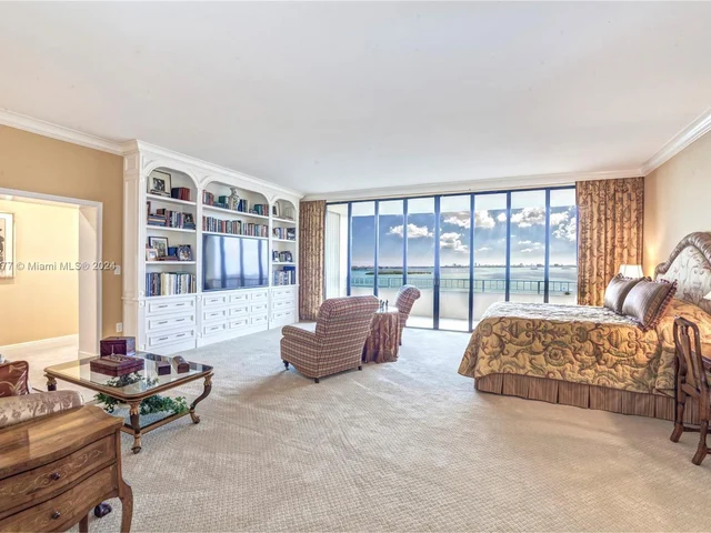 11113 Biscayne Blvd, Miami FL 33181