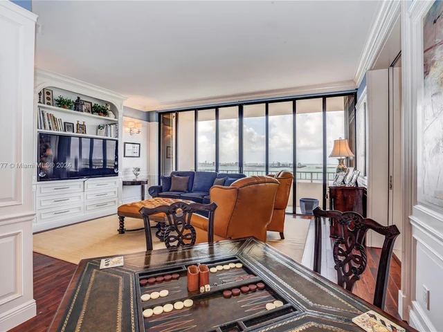 11113 Biscayne Blvd, Miami FL 33181