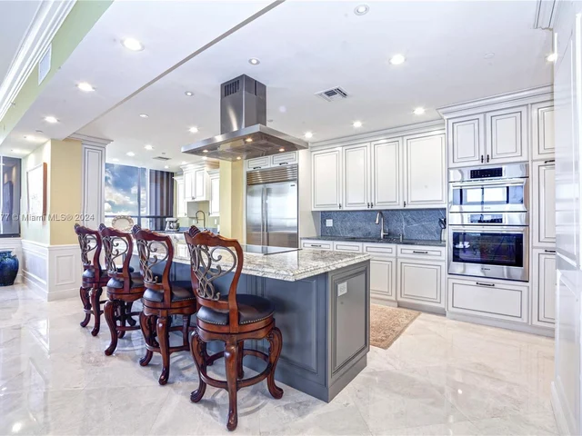 11113 Biscayne Blvd, Miami FL 33181