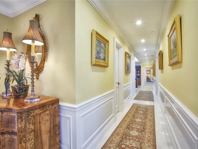 11113 Biscayne Blvd, Miami FL 33181