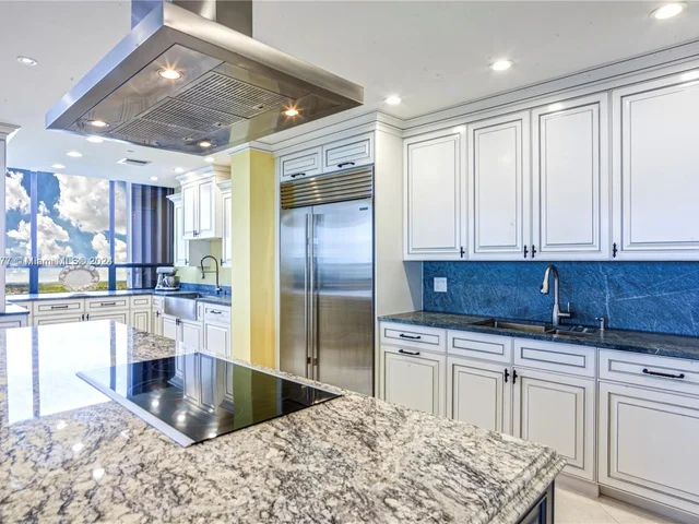 11113 Biscayne Blvd, Miami FL 33181