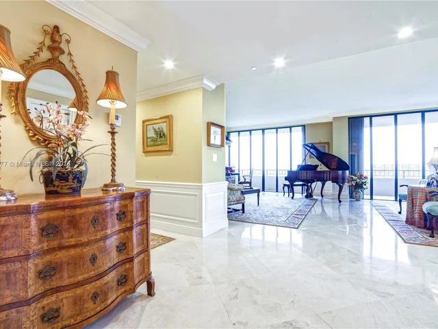 11113 Biscayne Blvd, Miami FL 33181