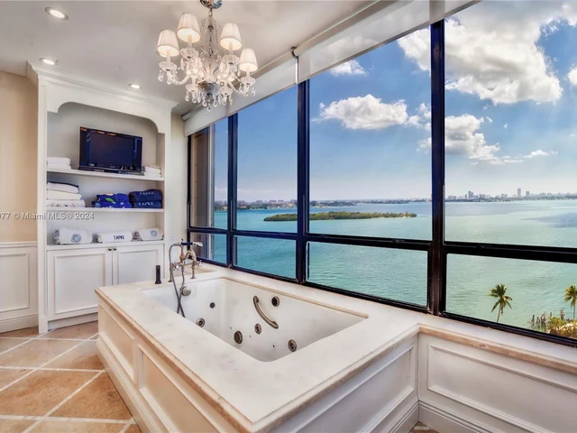 11113 Biscayne Blvd, Miami FL 33181