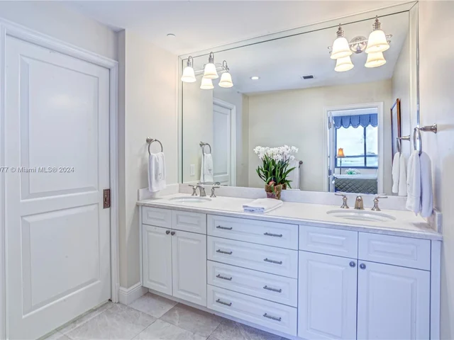 11113 Biscayne Blvd, Miami FL 33181