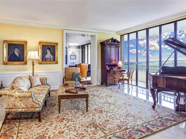 11113 Biscayne Blvd, Miami FL 33181