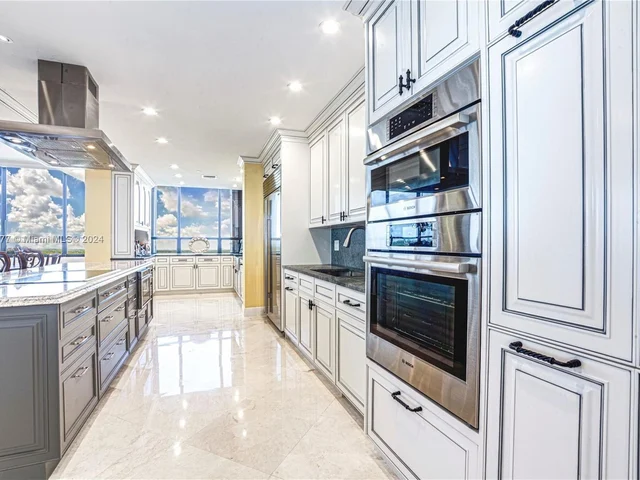 11113 Biscayne Blvd, Miami FL 33181