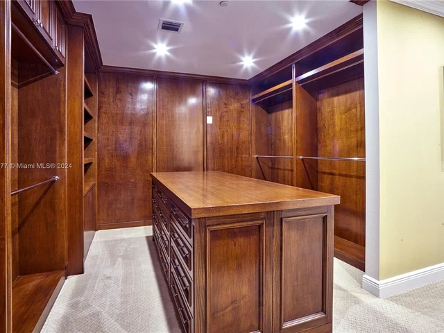 11113 Biscayne Blvd, Miami FL 33181