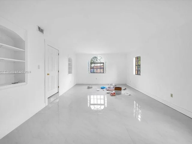 2130 NW 124th St, Miami FL 33167