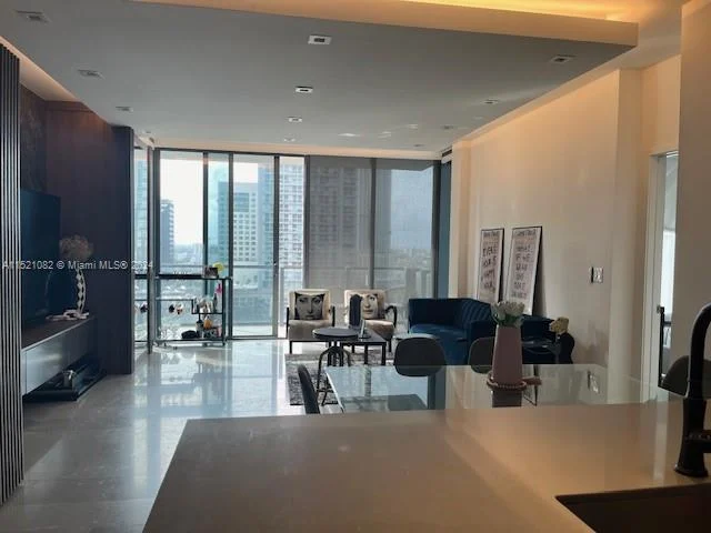 68 SE 6th St # 1004, Miami FL 33131