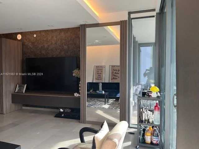 68 SE 6th St # 1004, Miami FL 33131