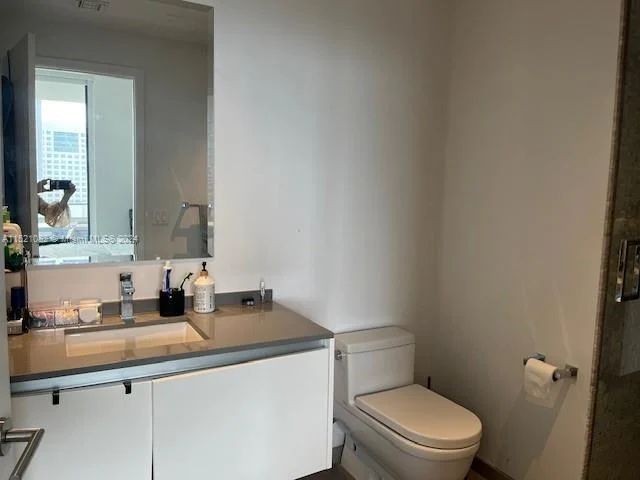 68 SE 6th St # 1004, Miami FL 33131