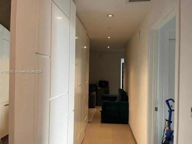 68 SE 6th St # 1004, Miami FL 33131