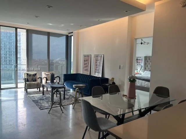 68 SE 6th St # 1004, Miami FL 33131