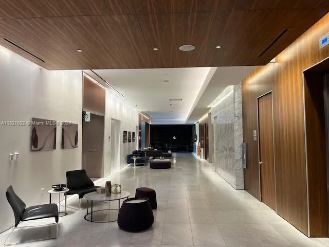 68 SE 6th St # 1004, Miami FL 33131