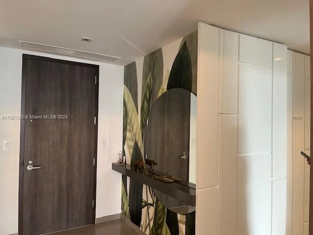 68 SE 6th St # 1004, Miami FL 33131