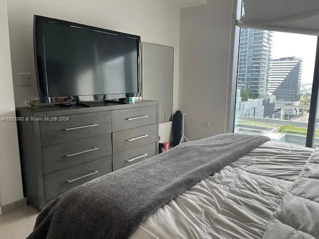 68 SE 6th St # 1004, Miami FL 33131