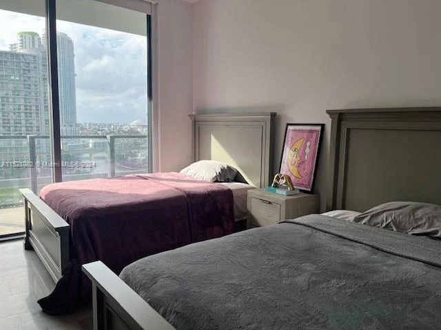 68 SE 6th St # 1004, Miami FL 33131