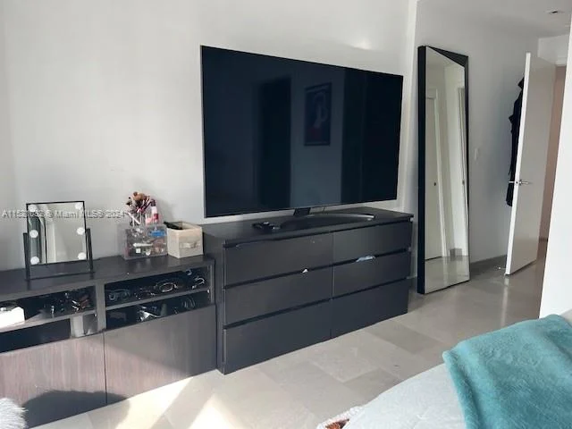 68 SE 6th St # 1004, Miami FL 33131