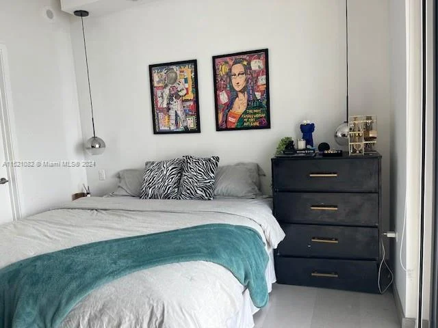 68 SE 6th St # 1004, Miami FL 33131