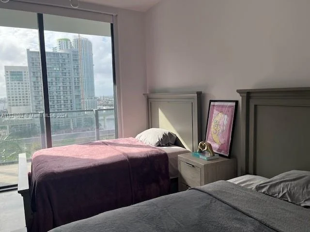 68 SE 6th St # 1004, Miami FL 33131